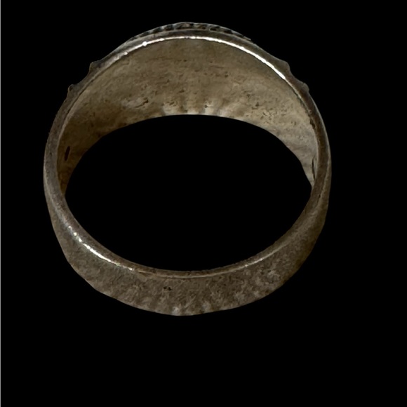 Vintage Native (?) Bear Sterling Silver Band Ring — Size 8 - Picture 6 of 9